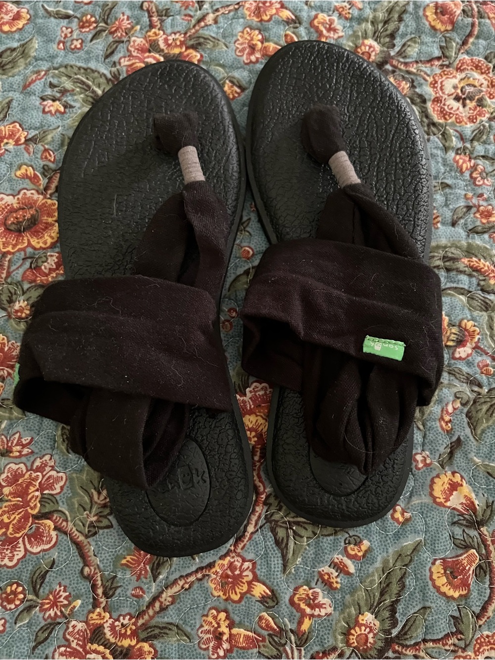 Sanuk Black Twist-Strap Yoga Mat Sandals